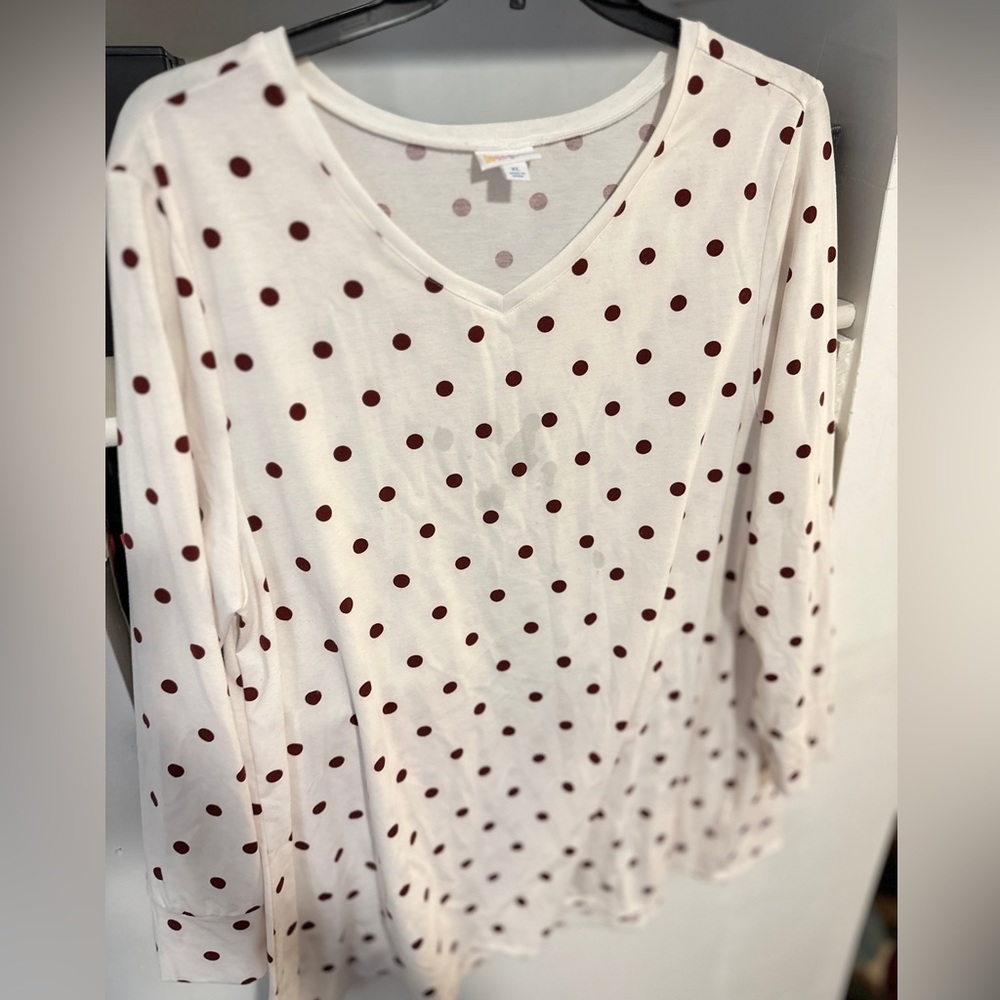 Cream w maroon dots XL top new LuluRoe